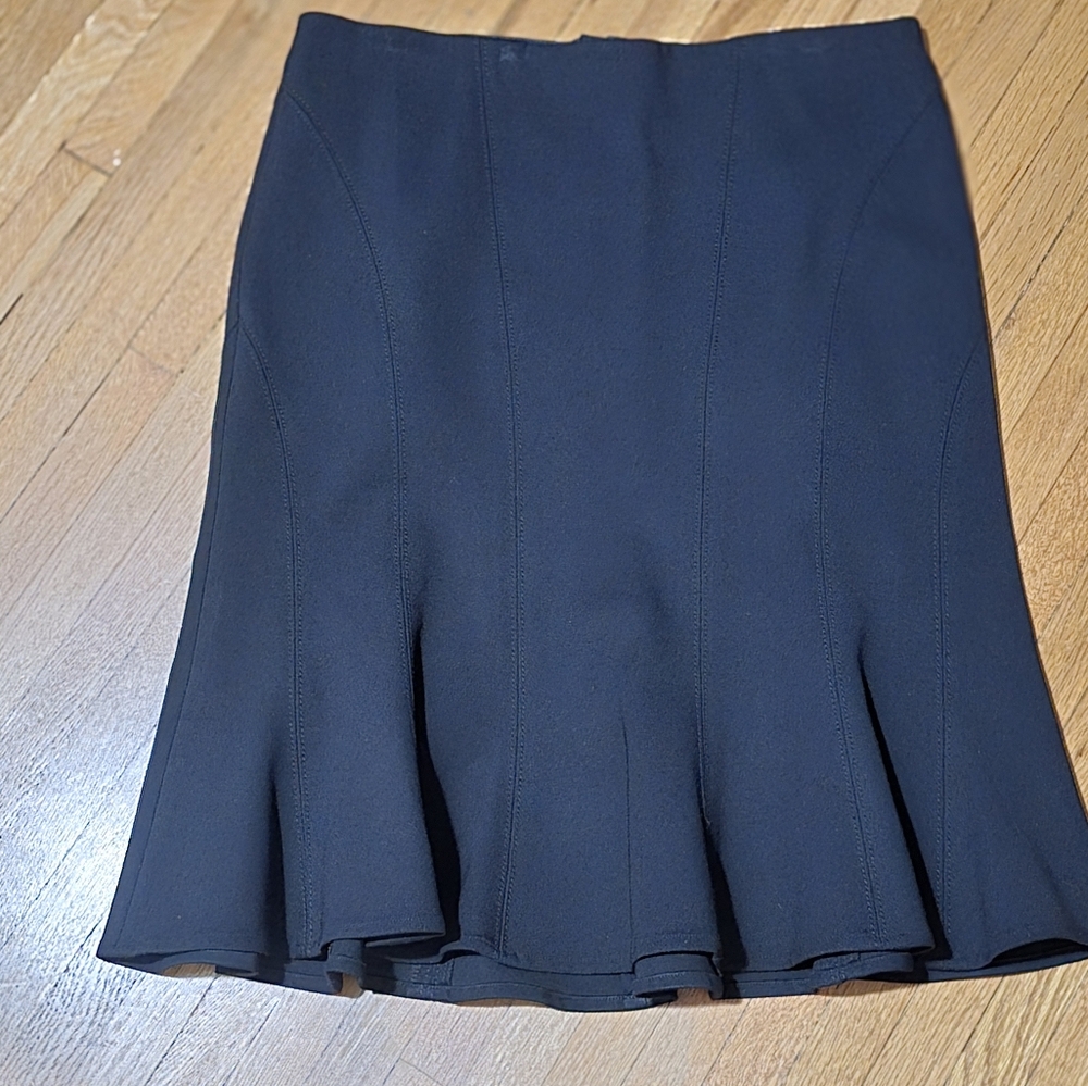 Ann Taylor Taylored Black Skirt With Flair Bottom Womans Size 10
